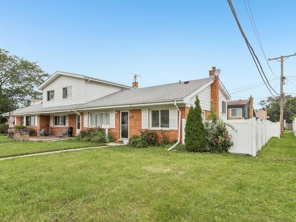 9005 N Grace Avenue, Niles, IL 60714