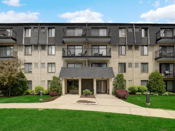 10735 W 5th Avenue , Unit 404, Countryside, IL 60525