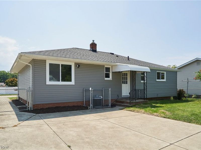 35477 Hobbie Drive, Eastlake, OH 44095 Photo 5