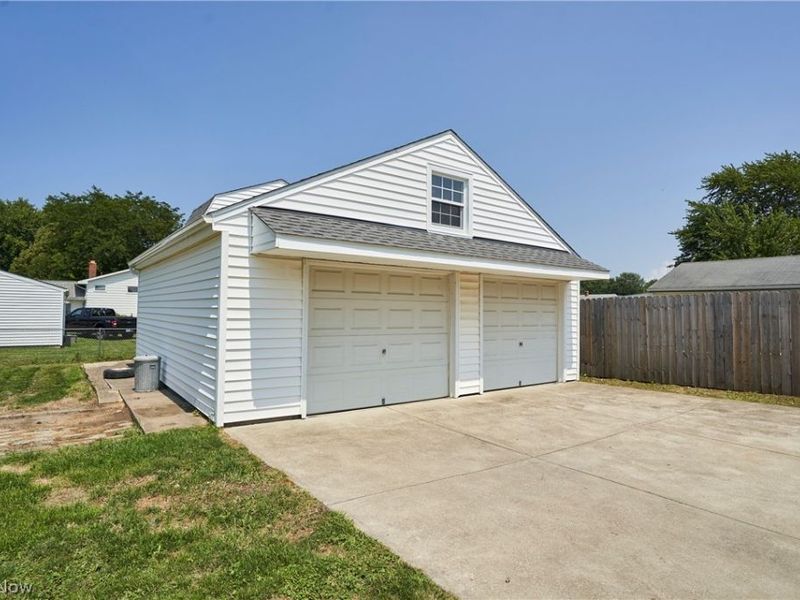 35477 Hobbie Drive, Eastlake, OH 44095 Photo 6