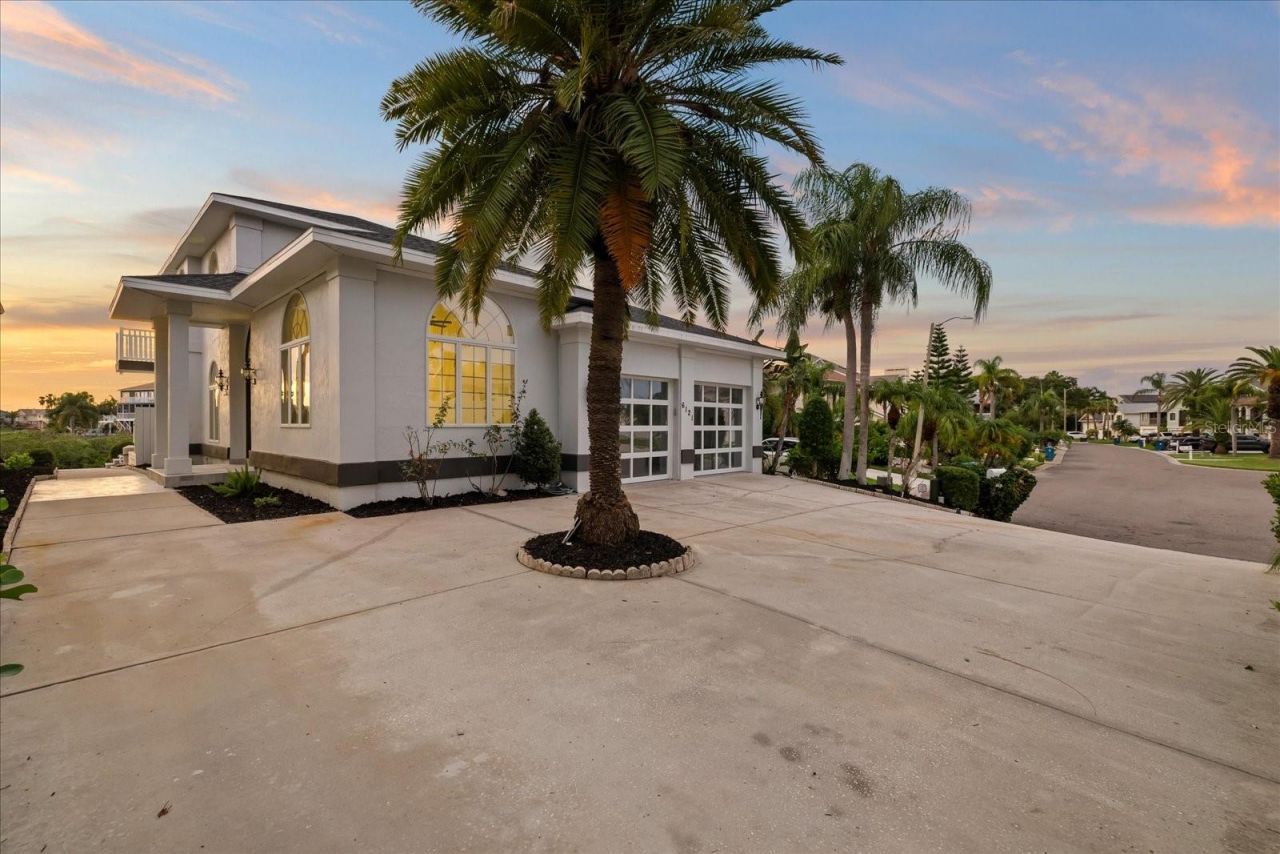 6121 Bayside Drive, New Port Richey, FL 34652 Photo