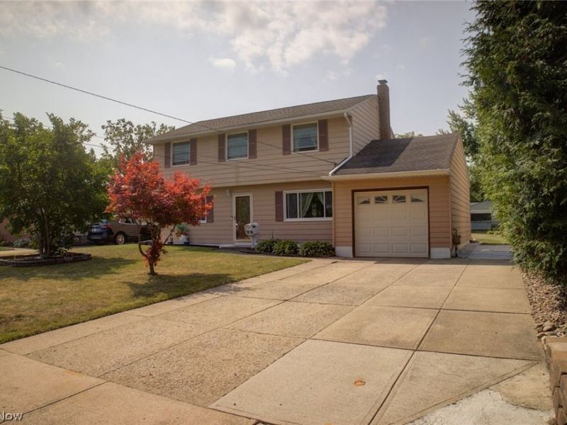 14065 Heatherwood Drive, Brook Park, OH 44142 Photo 2