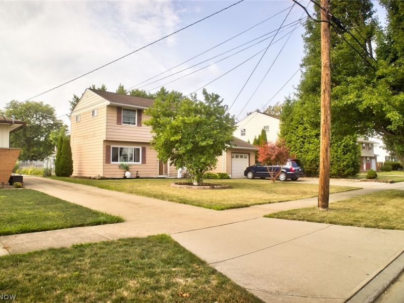 14065 Heatherwood Drive, Brook Park, OH 44142 Photo 3