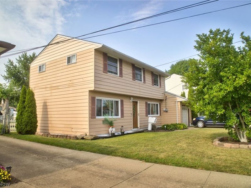 14065 Heatherwood Drive, Brook Park, OH 44142 Photo 4