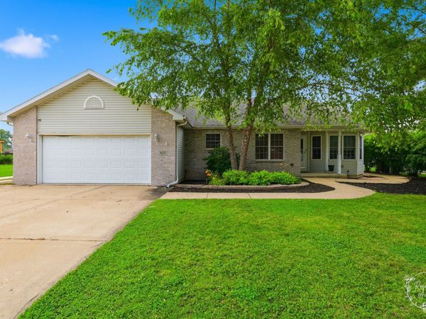 623 Sandburg Drive , Manteno, IL 60950
