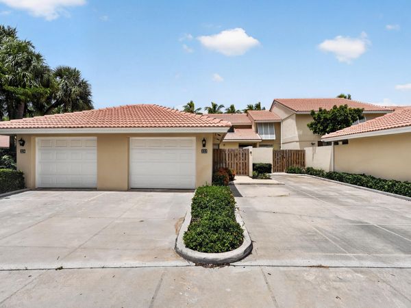 222 Old Meadow Way, Palm Beach Gardens, FL 33418