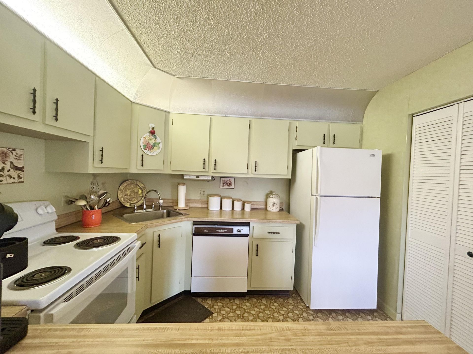 132 Lake Pine Circle, Unit B-2, Greenacres, FL 33463 Photo