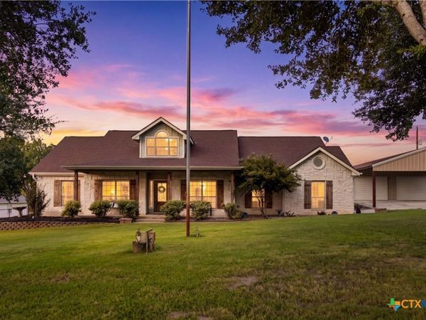 1413 Country Hills Drive , La Vernia, TX 78121