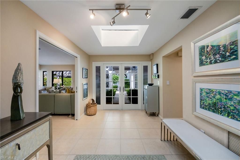 360 Edgemere Way N, Unit 25, Naples, FL 34105 Photo