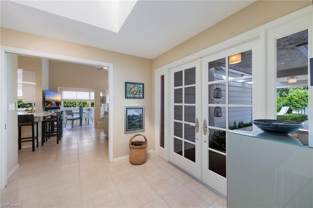 360 Edgemere Way N, Unit 25, Naples, FL 34105 Photo