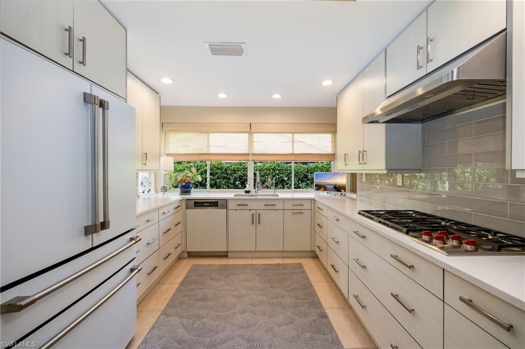 360 Edgemere Way N, Unit 25, Naples, FL 34105 Photo