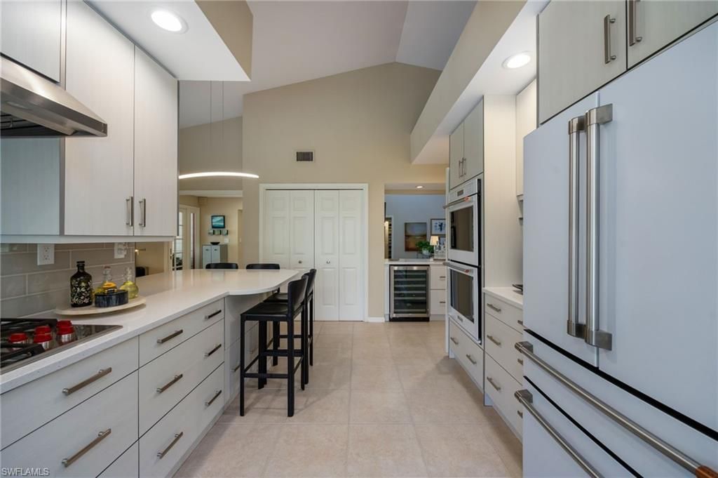 360 Edgemere Way N, Unit 25, Naples, FL 34105 Photo
