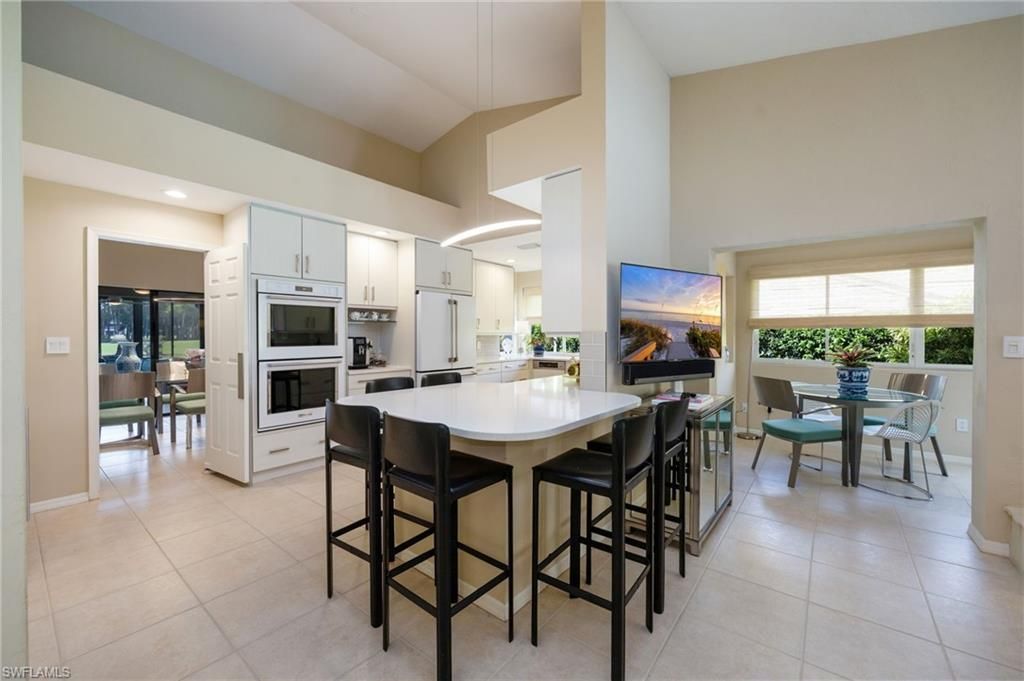 360 Edgemere Way N, Unit 25, Naples, FL 34105 Photo