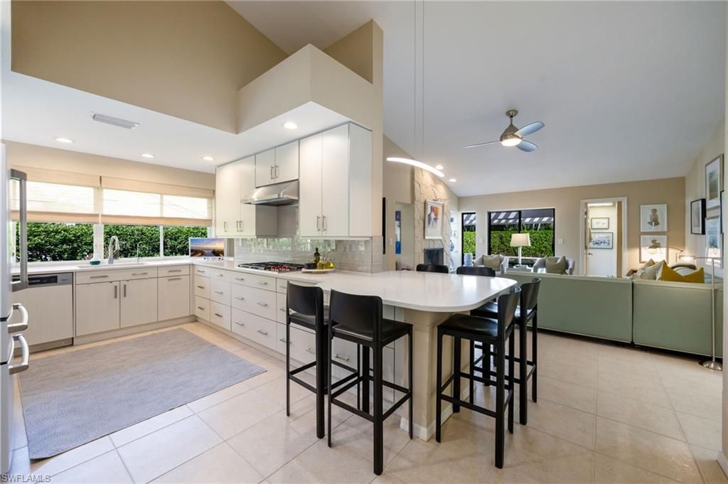 360 Edgemere Way N, Unit 25, Naples, FL 34105 Photo