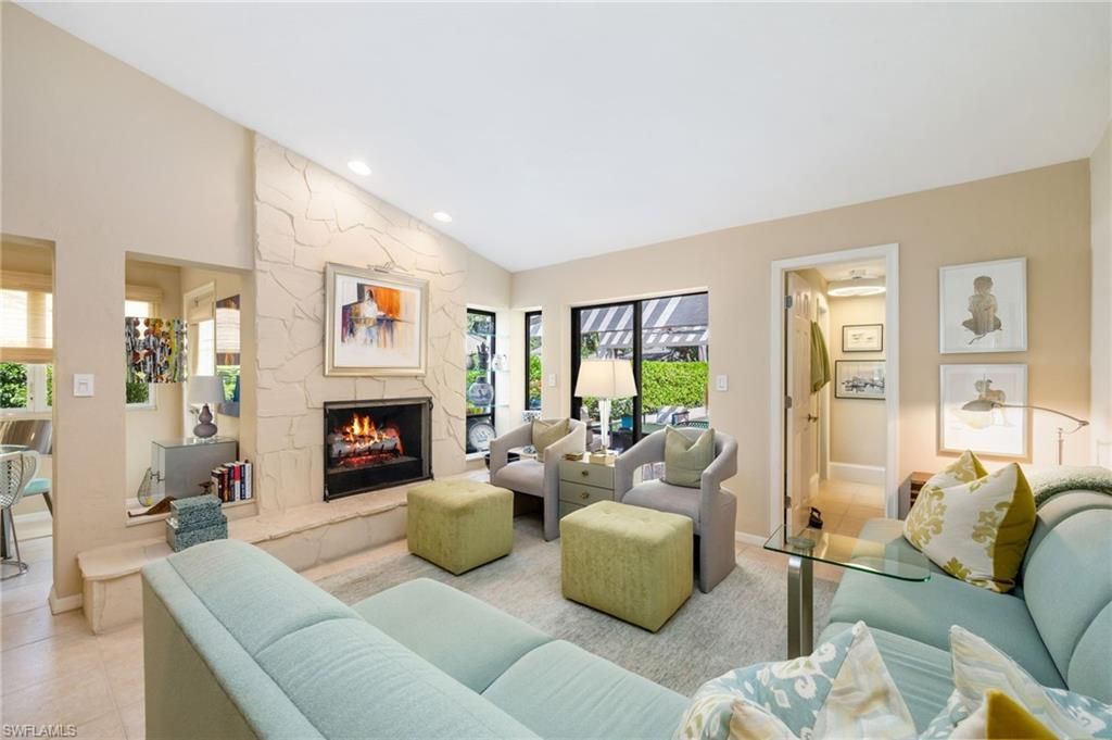 360 Edgemere Way N, Unit 25, Naples, FL 34105 Photo