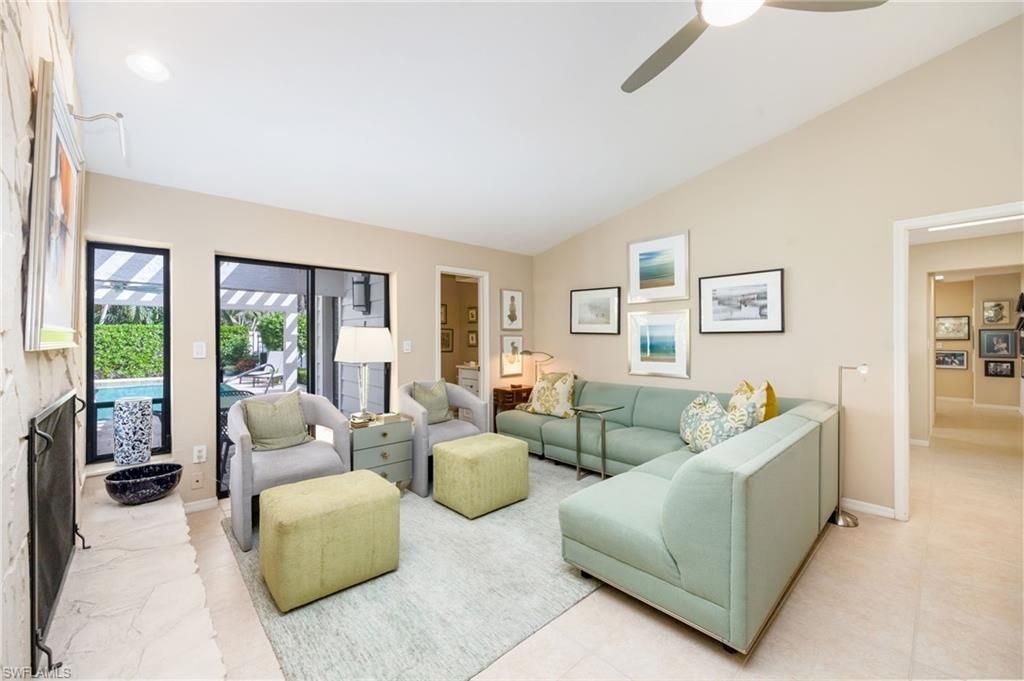 360 Edgemere Way N, Unit 25, Naples, FL 34105 Photo