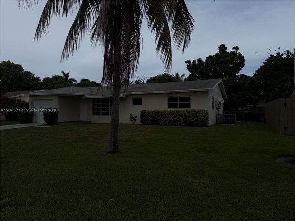 3070 SE 1st Pl , Boynton Beach, FL 33435