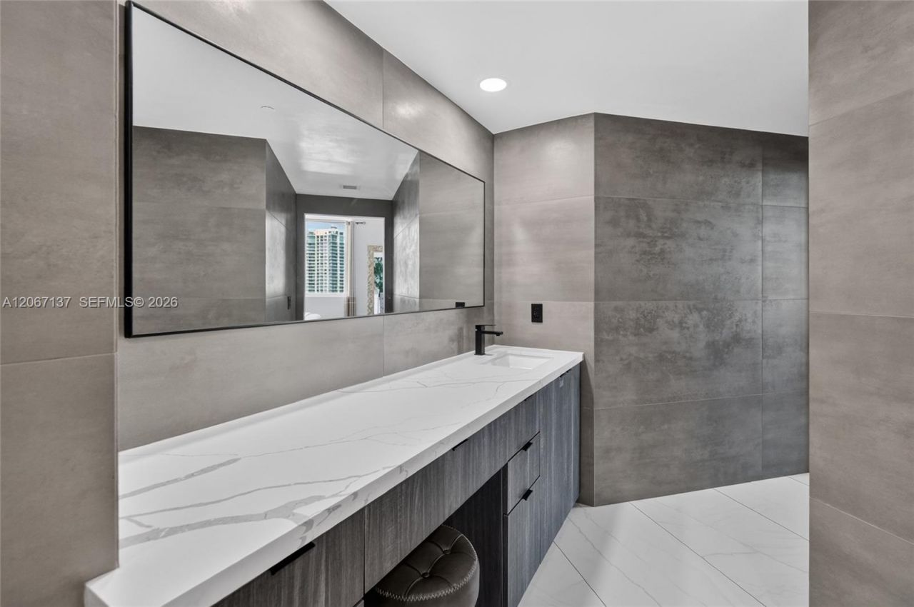 55 SE 6th St, Unit 3802, Miami, FL 33131 Photo