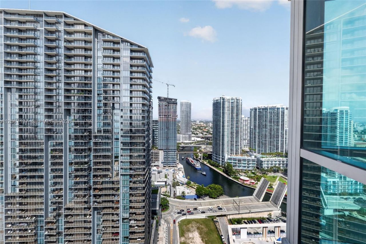 55 SE 6th St, Unit 3802, Miami, FL 33131 Photo