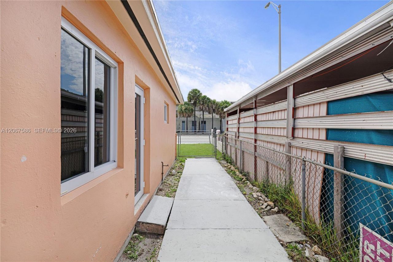 1202 NW 34th St, Unit 1202, Miami, FL 33142 Photo