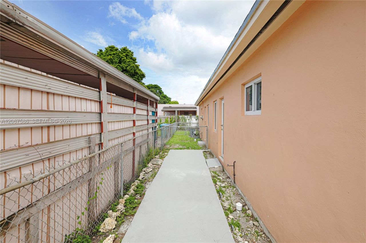 1202 NW 34th St, Unit 1202, Miami, FL 33142 Photo
