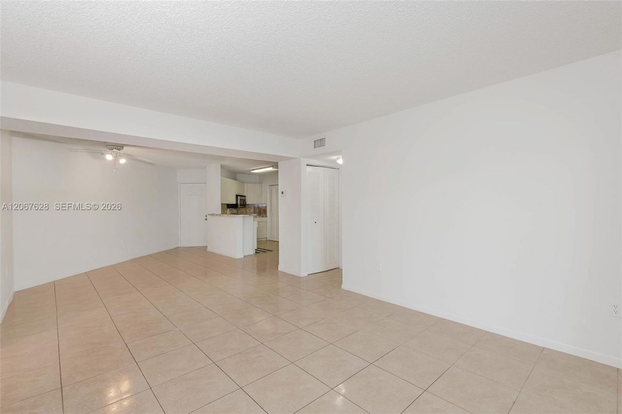 6272 NW 186th St , Unit 106, Miami, FL 33015 Photo