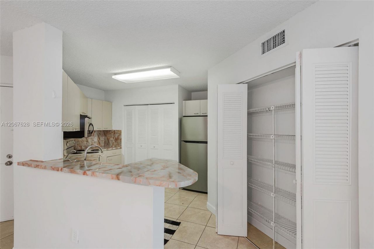 6272 NW 186th St , Unit 106, Miami, FL 33015 Photo