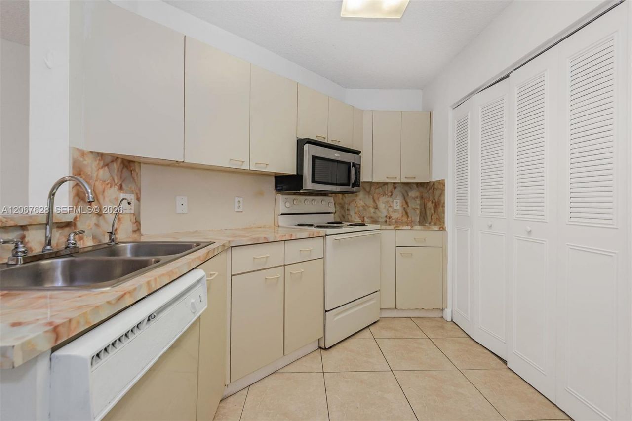 6272 NW 186th St , Unit 106, Miami, FL 33015 Photo