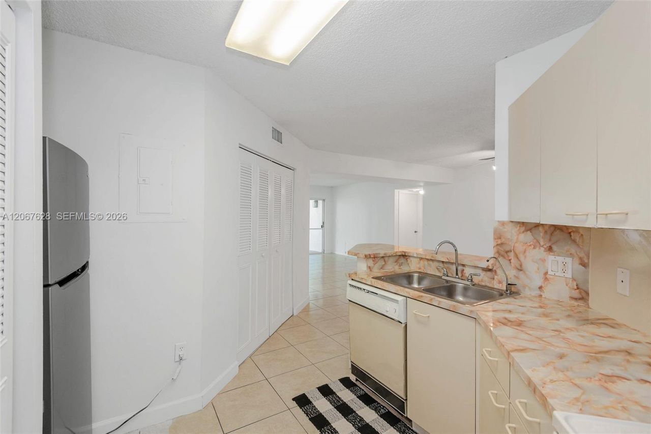 6272 NW 186th St , Unit 106, Miami, FL 33015 Photo