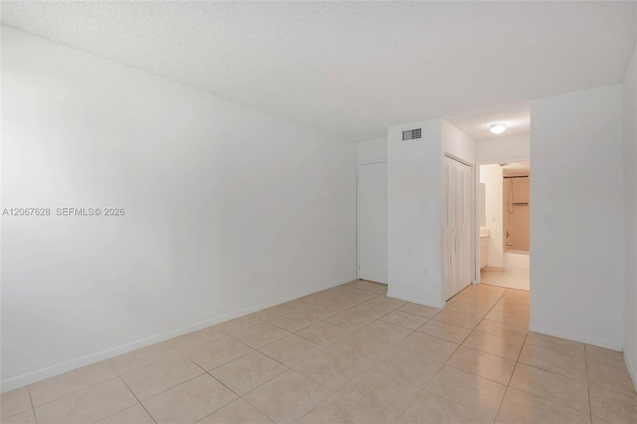 6272 NW 186th St , Unit 106, Miami, FL 33015 Photo