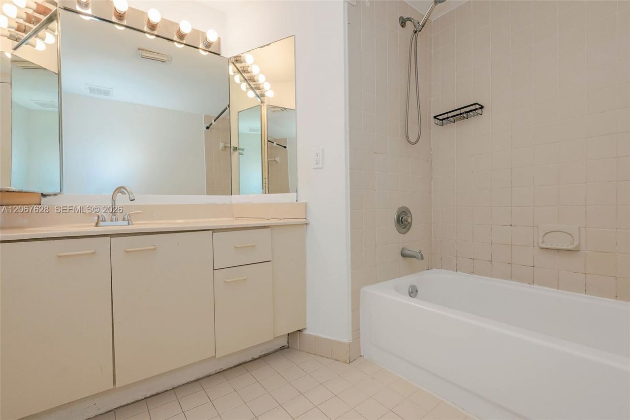 6272 NW 186th St , Unit 106, Miami, FL 33015 Photo