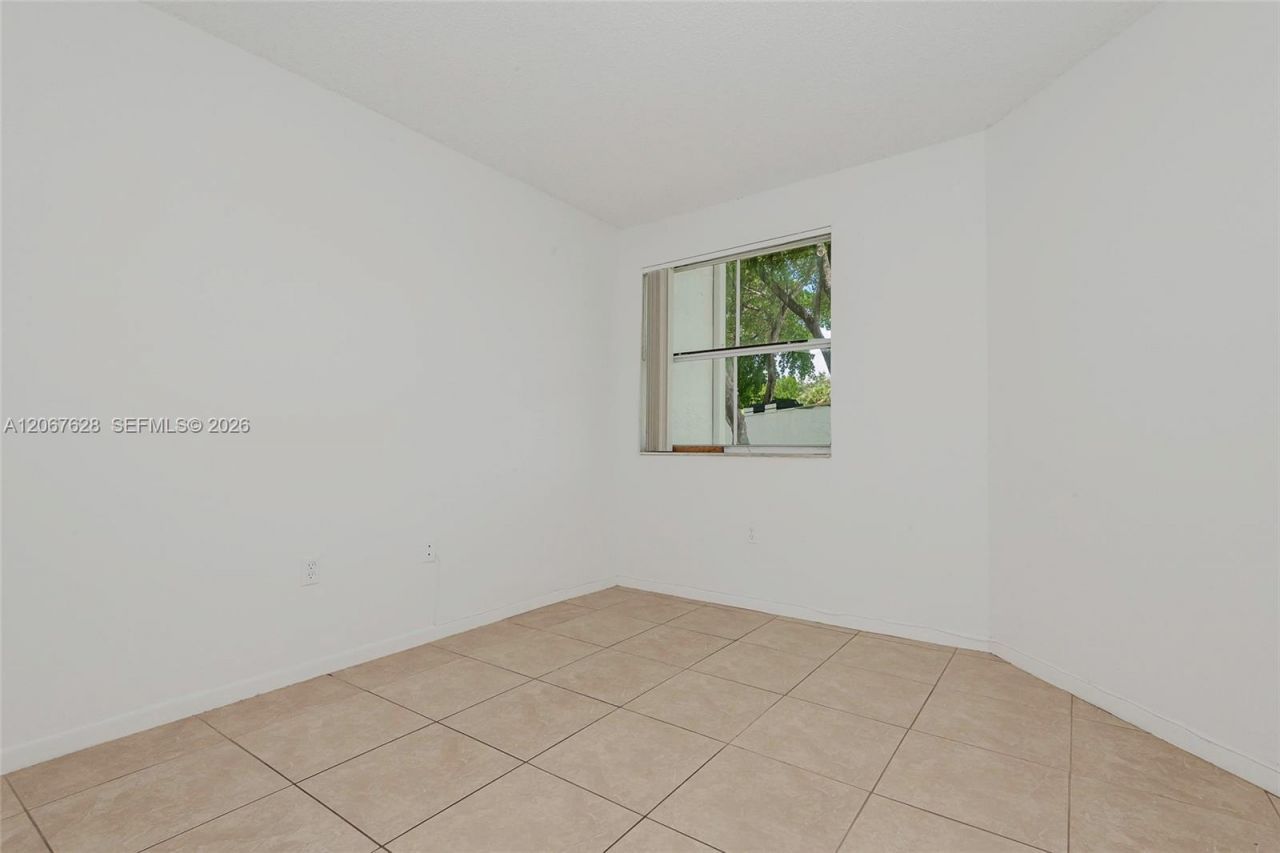 6272 NW 186th St , Unit 106, Miami, FL 33015 Photo