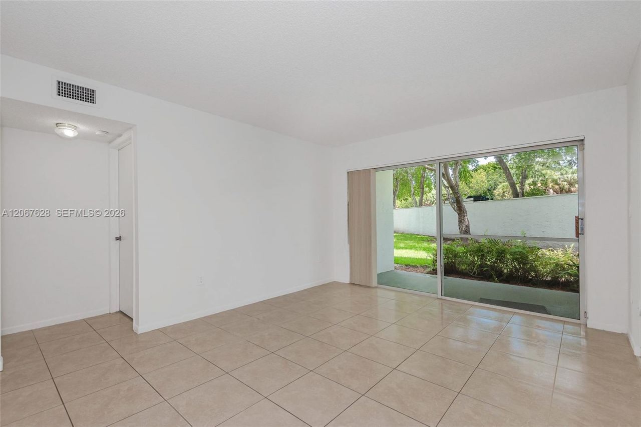 6272 NW 186th St , Unit 106, Miami, FL 33015 Photo