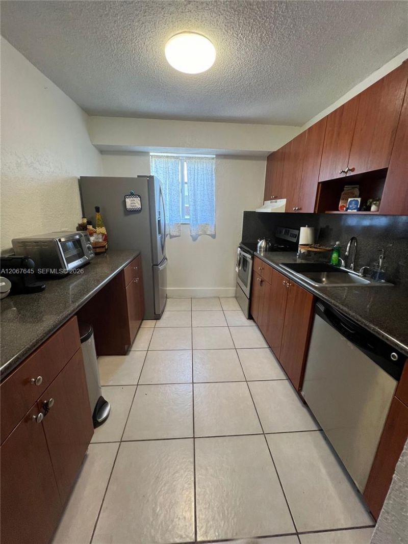 458 SW 10th St, Unit 4, Miami, FL 33130 Photo