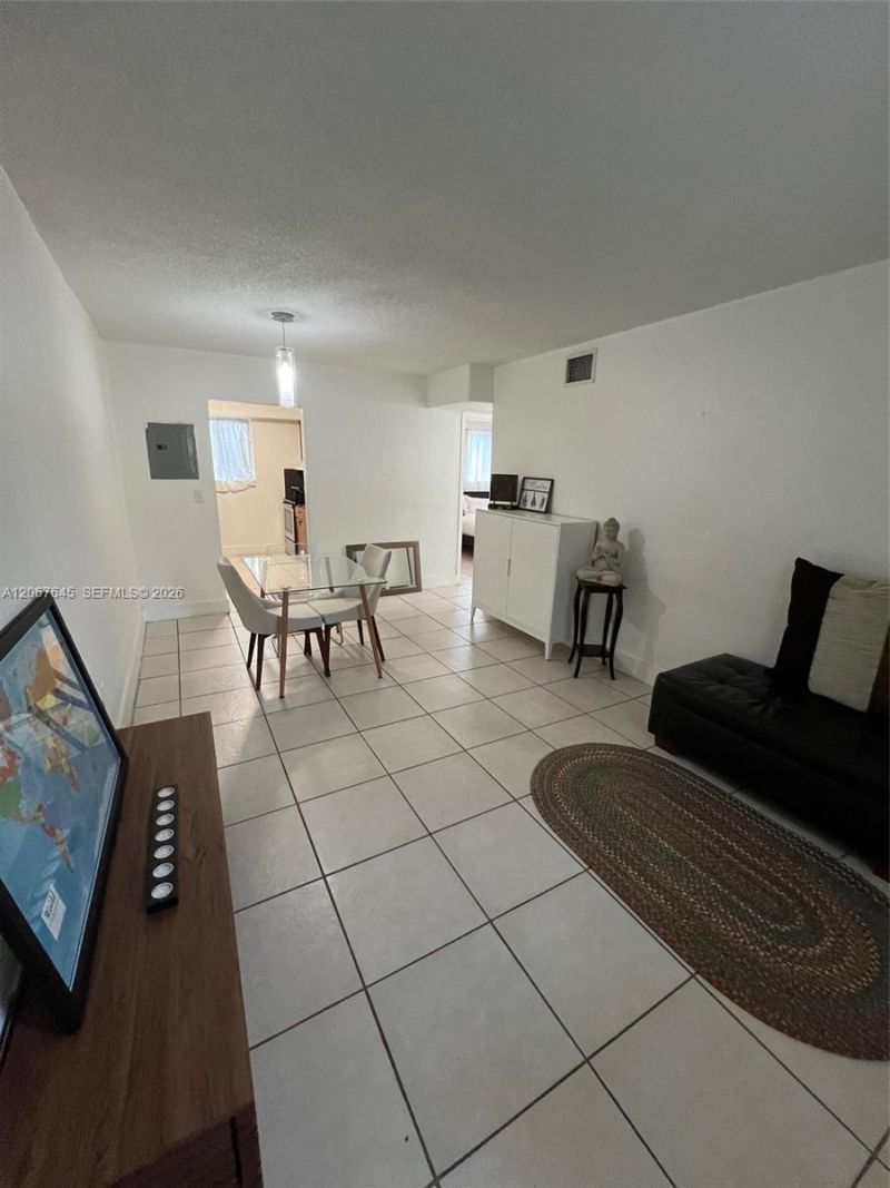458 SW 10th St, Unit 4, Miami, FL 33130 Photo