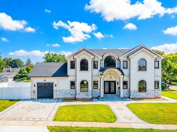 16 Violet Avenue , Hicksville, NY 11801
