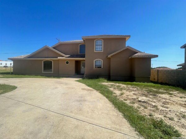 2290 Malibu Blvd, Eagle Pass, TX 78852