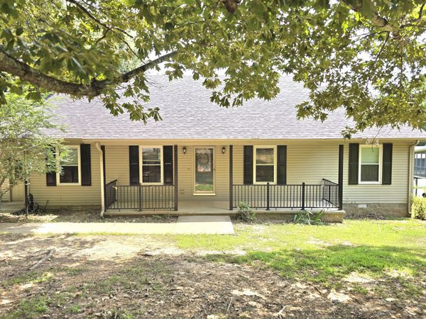 39 Bayshore Dr , Cadiz, KY 42211