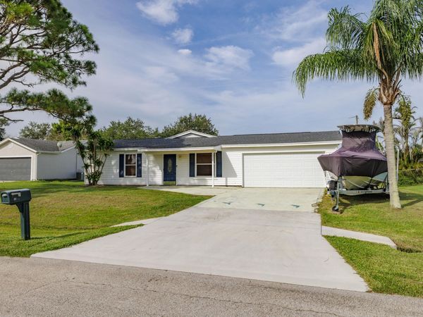 1810 SW GEMINI Lane, Port St. Lucie, FL 34984