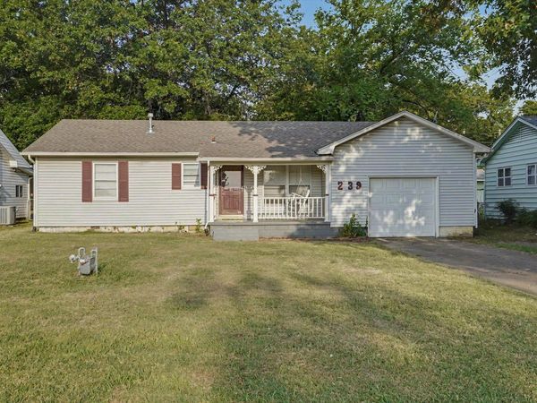 239 N Davis Avenue , Claremore, OK 74017