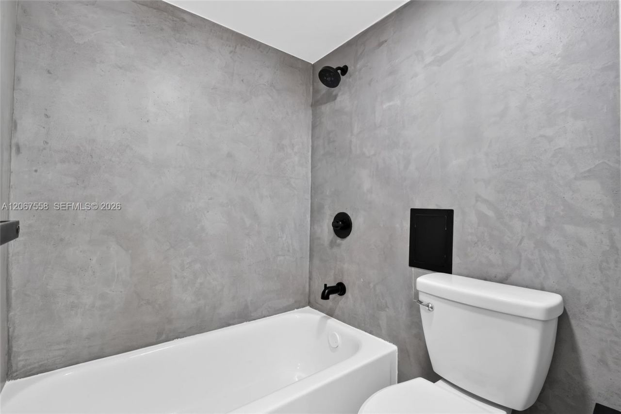 3301 N Country Club Dr, Unit 101, Aventura, FL 33180 Photo