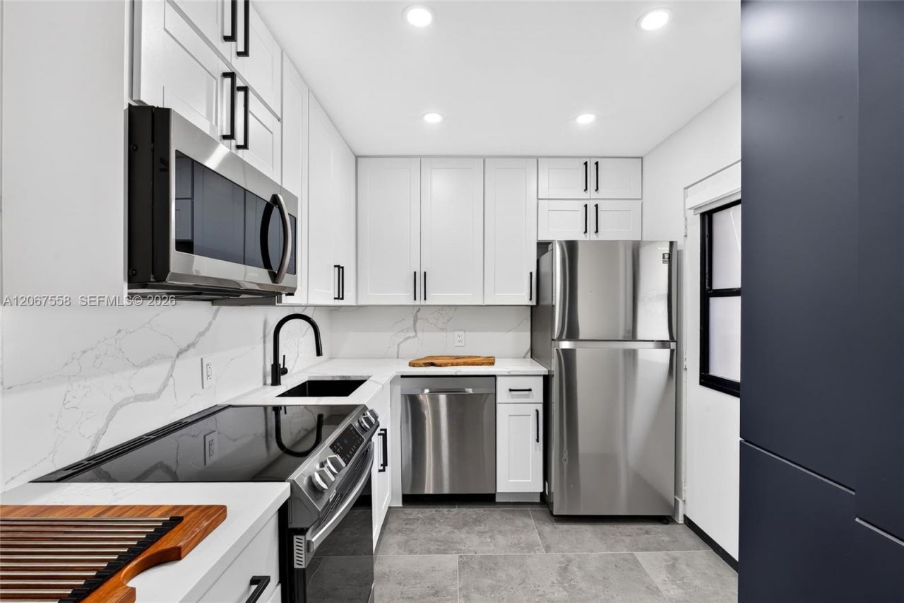 3301 N Country Club Dr, Unit 101, Aventura, FL 33180 Photo