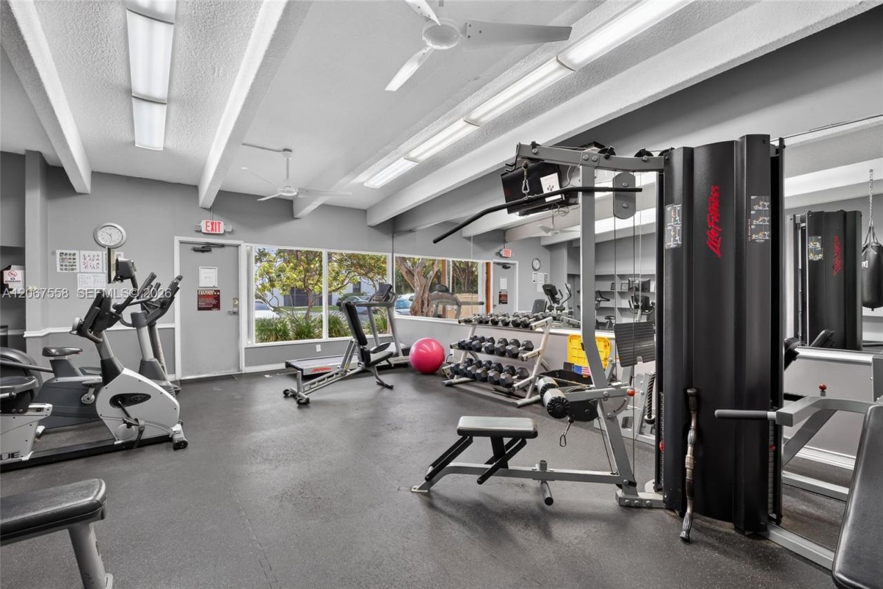 3301 N Country Club Dr, Unit 101, Aventura, FL 33180 Photo
