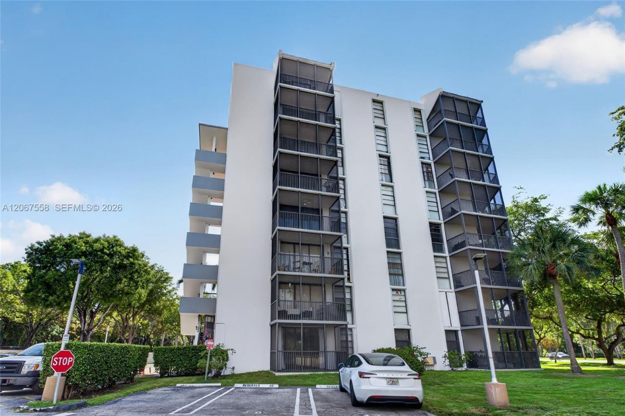 3301 N Country Club Dr, Unit 101, Aventura, FL 33180 Photo