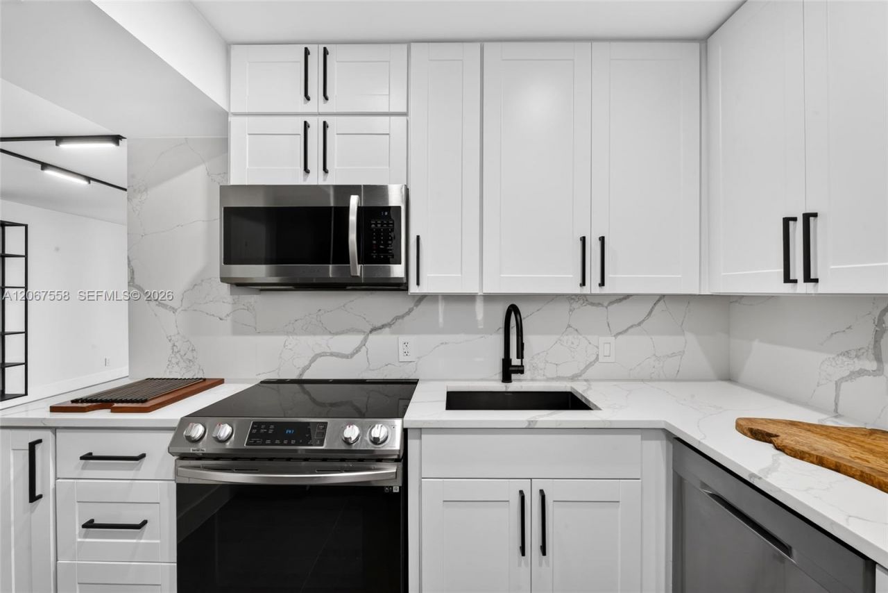 3301 N Country Club Dr, Unit 101, Aventura, FL 33180 Photo