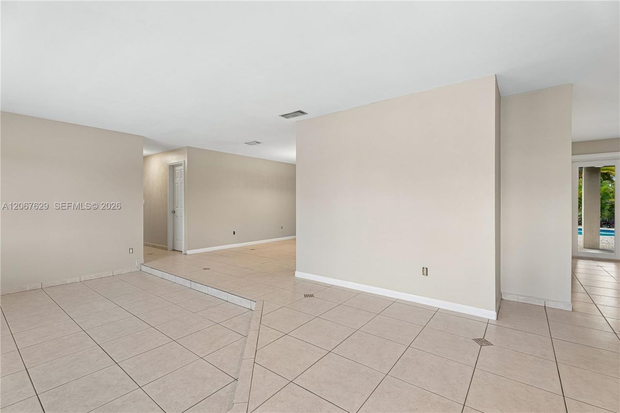 14020 SW 38th St , Miami, FL 33175 Photo