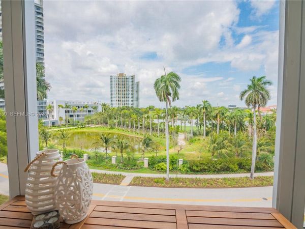 200 Diplomat Pkwy, Unit 519, Hallandale Beach, FL 33009