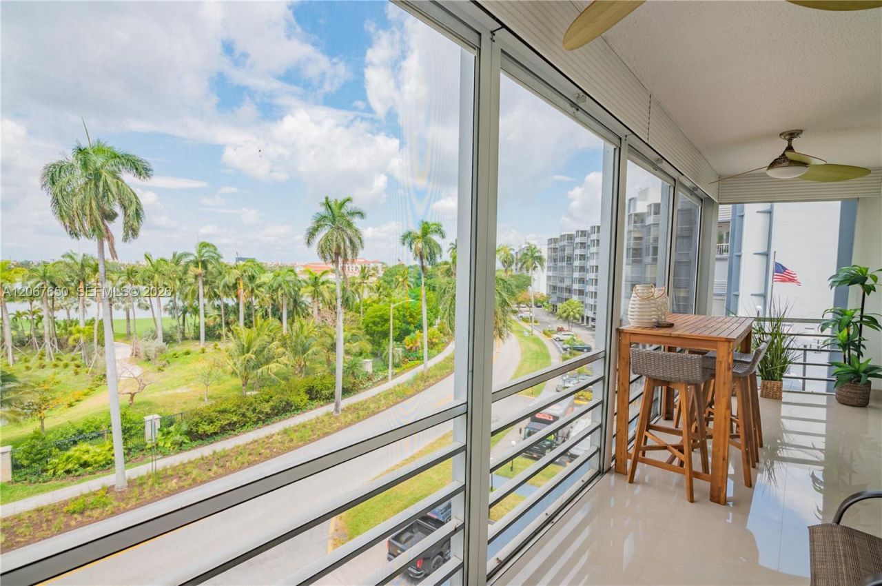 200 Diplomat Pkwy, Unit 519, Hallandale Beach, FL 33009 Photo