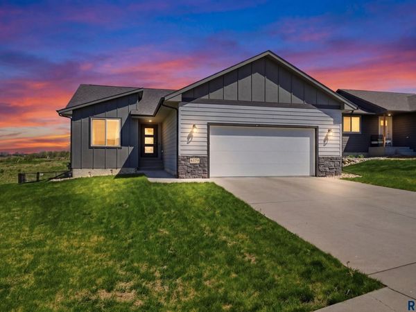 6729 W Viola Ct, Sioux Falls, SD 57106