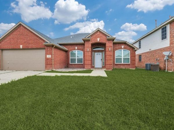 409 Creek Point Lane, Arlington, TX 76002